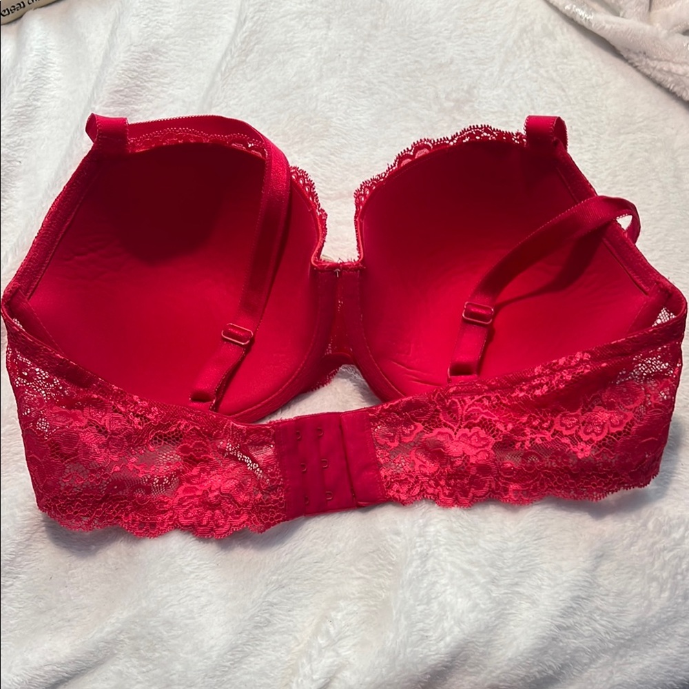 Victoria's Secret Red Lace Bra with Underwire and Adjustable Straps - Picture 5 of 7